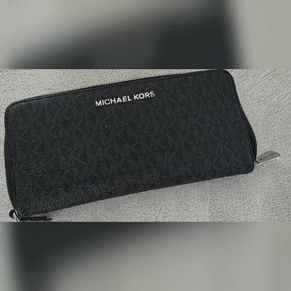 Michael Kors Signature Logo Wallet EUC